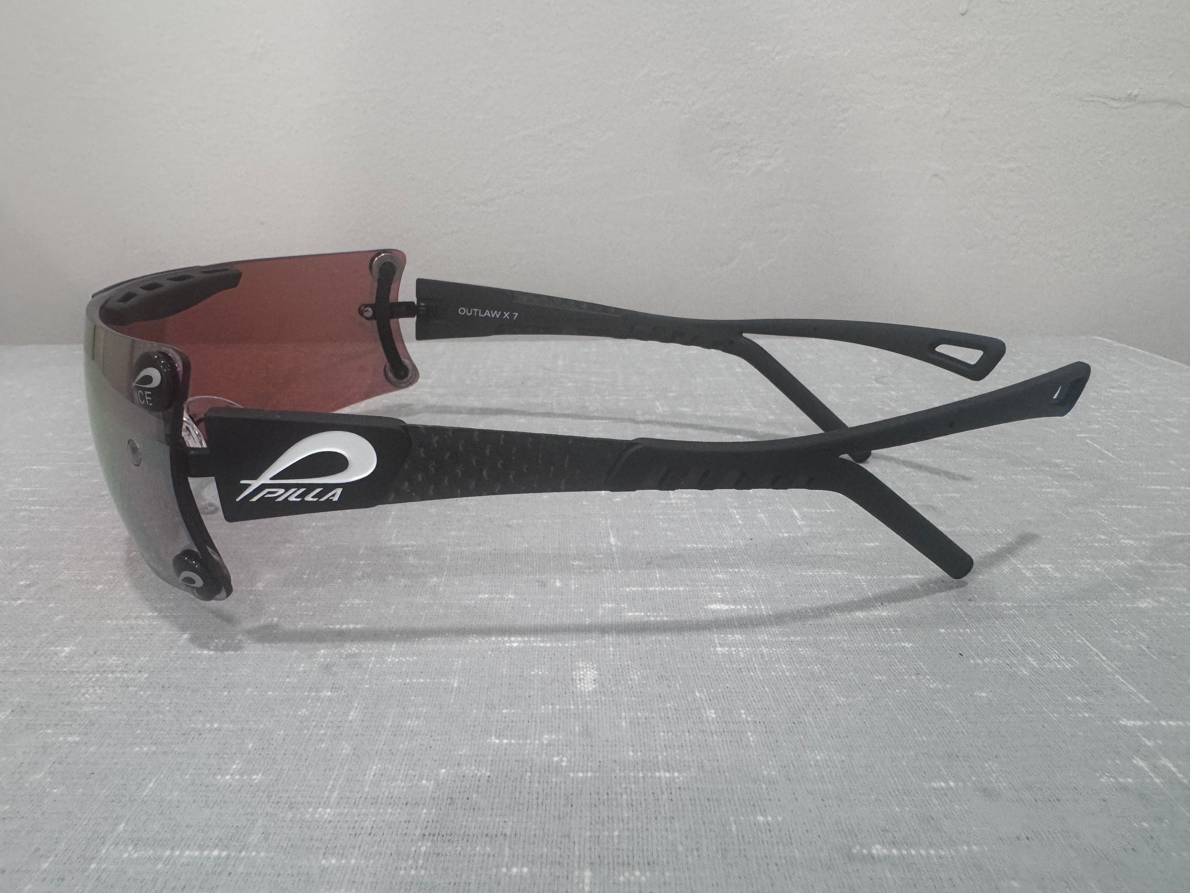 "Razor Series" 26CIED Lens with Black Tread Frames